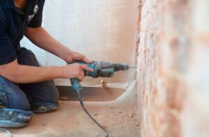 Problèmes fréquents d’humidité dans la cave : causes et traitements