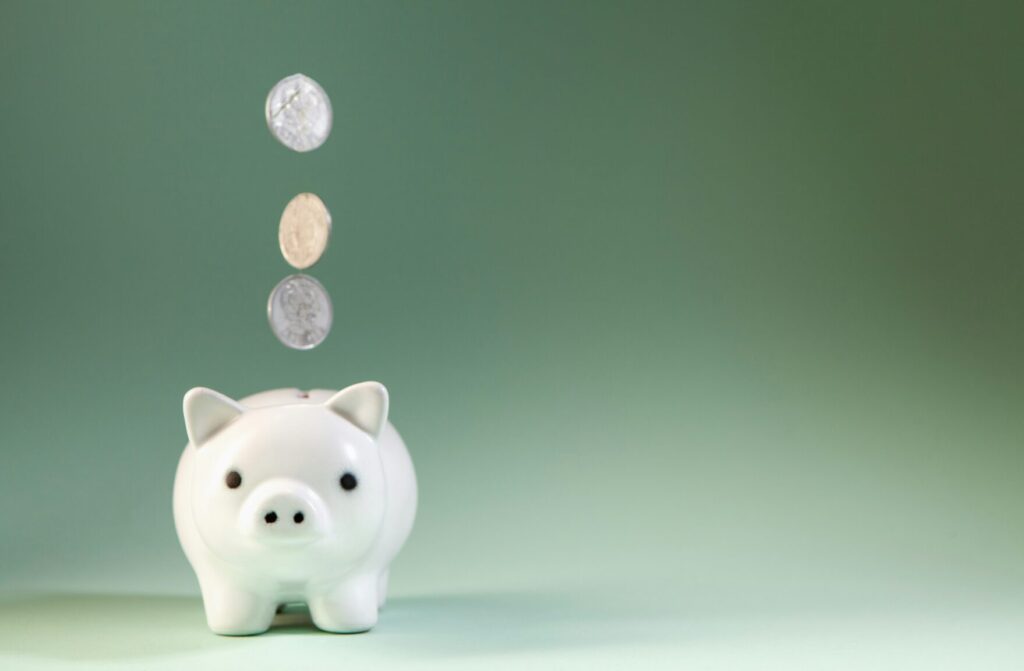 Petite tirelire en forme de cochon pour économiser de l’argent