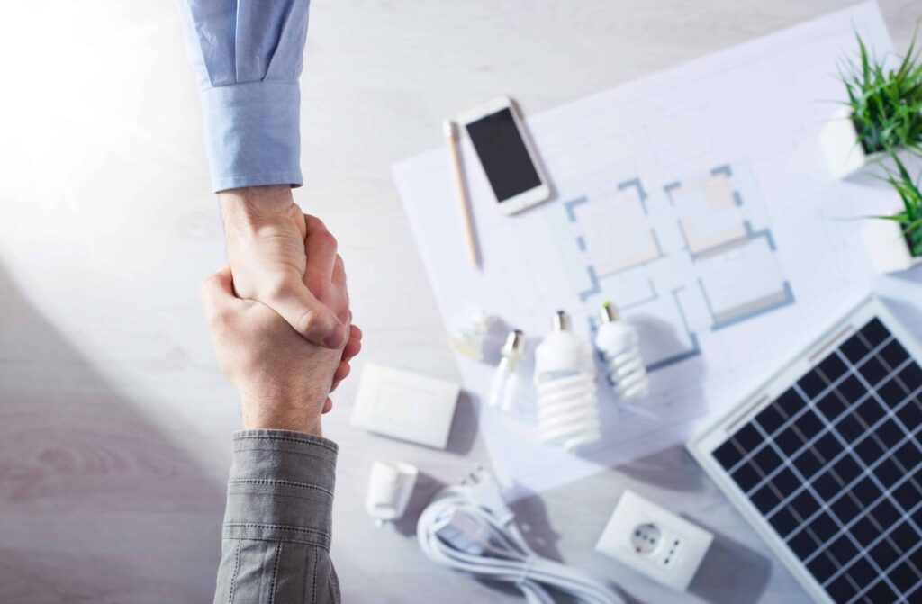 Serrage de main entre un client et un membre de l’équipe HUMY symbolisant un accord ou confiance